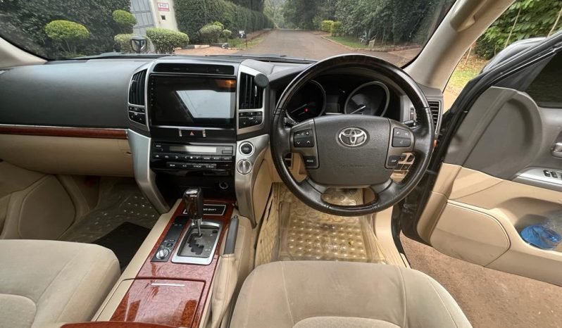 
								Landcruiser v8 full									