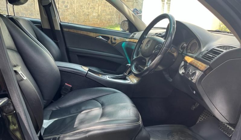 
								Mercedes Benz: E280 Avant guard full									